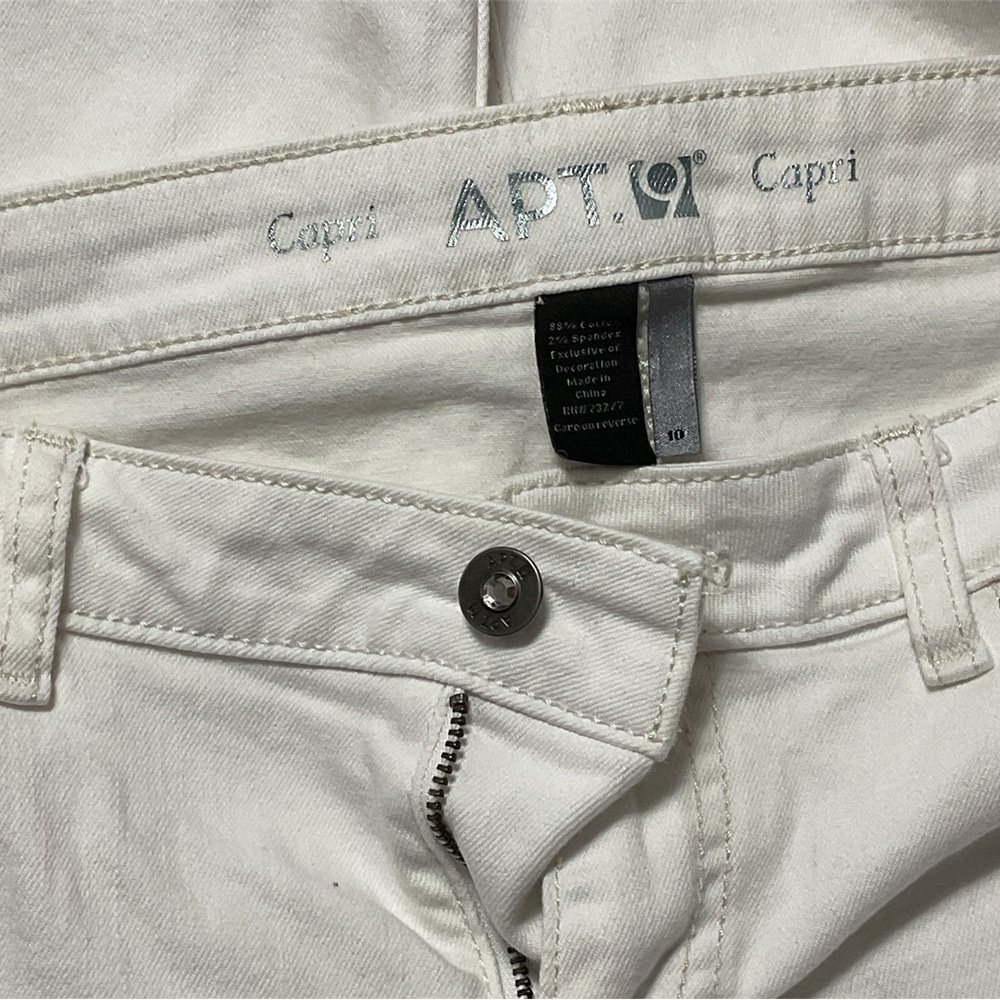 APT. 9 WHITE CAPRI JEANS IN SIZE 10 GENTLY WORN - Picture 3 of 3